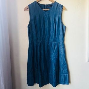 Perfect for fall Gap Jean tank dress  zip up back
